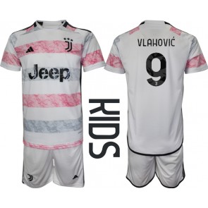 Juventus Dusan Vlahovic #9 Vieras Pelipaita Lasten 2023-24 Lyhyet Hihat (+ Lyhyet housut)